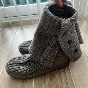 Ugg Women's Classic Cardy Knit Boot with Sheepskin Lining in Grey. Size 8
